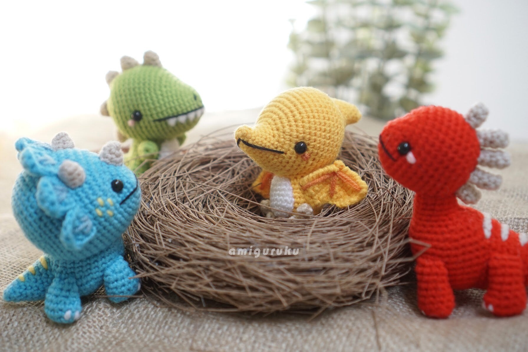 Amiguruku Dinosaur: T-Rex, Pterodactyl, Triceratops, Amargasaurus