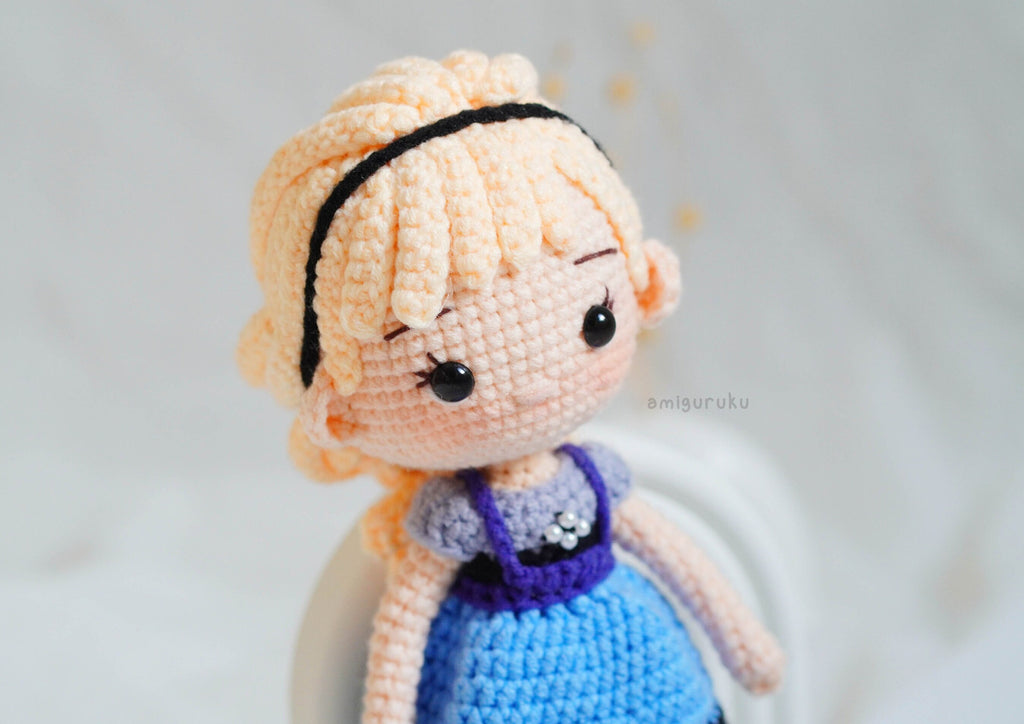 Elsa Amigurumi Doll